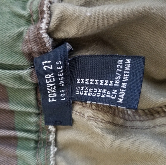 Forever 21 camo shorts - Picture 3 of 3